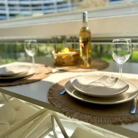 The Palm 100m De La Parking Clim Wifi *